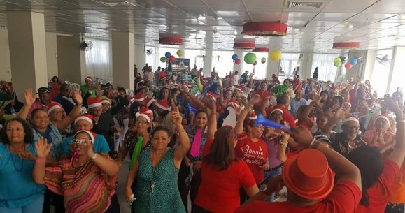 Celebración comunitaria con pacientes y voluntarios