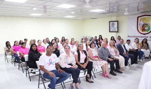 Encuentro comunitario en ayuntamiento