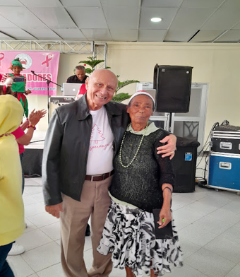 Pareja de pacientes en la celebración